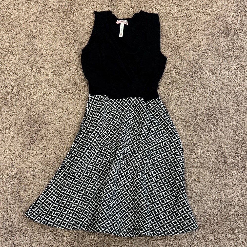 Gilli black and white dress size small